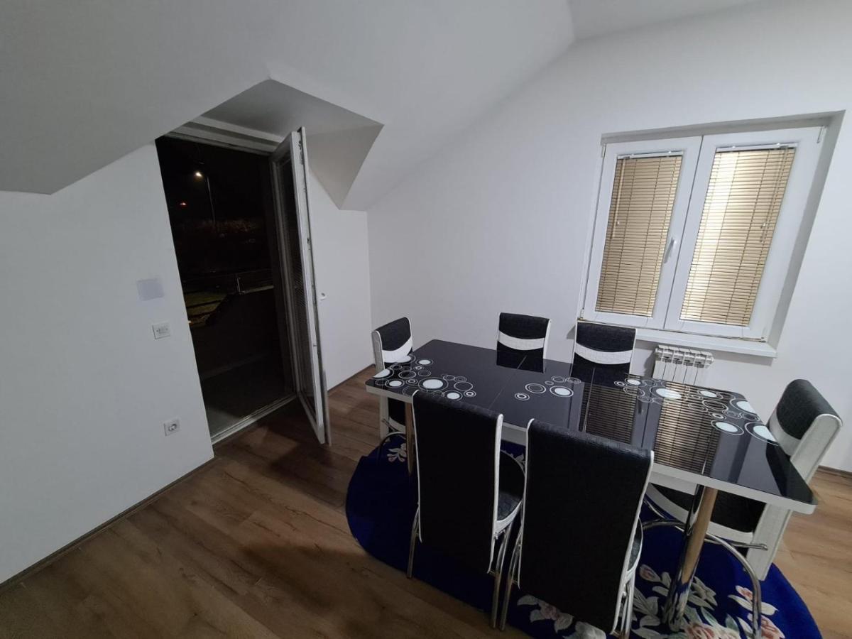 Apartmani Mladenovic Kijevo Kültér fotó