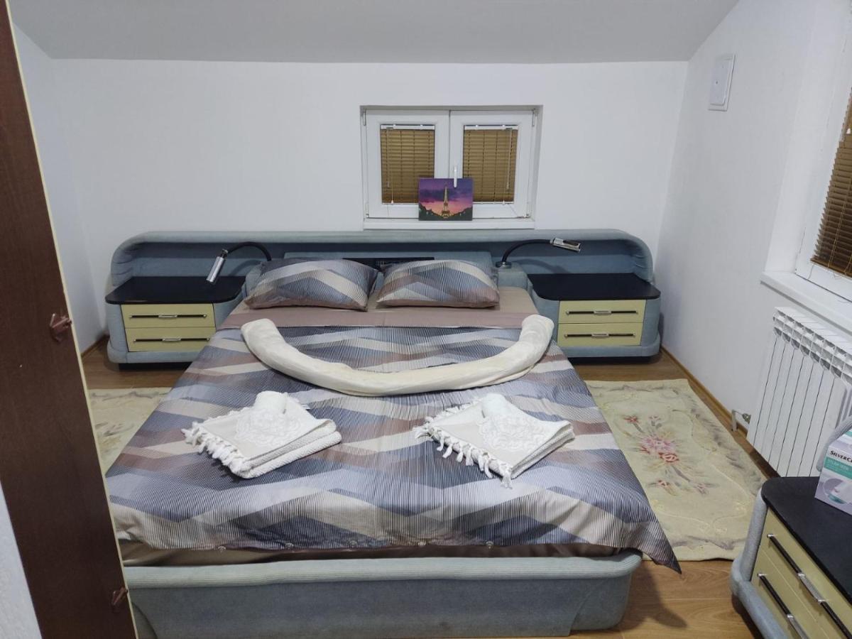 Apartmani Mladenovic Kijevo Kültér fotó