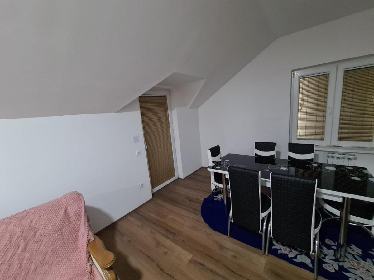 Apartmani Mladenovic Kijevo Kültér fotó