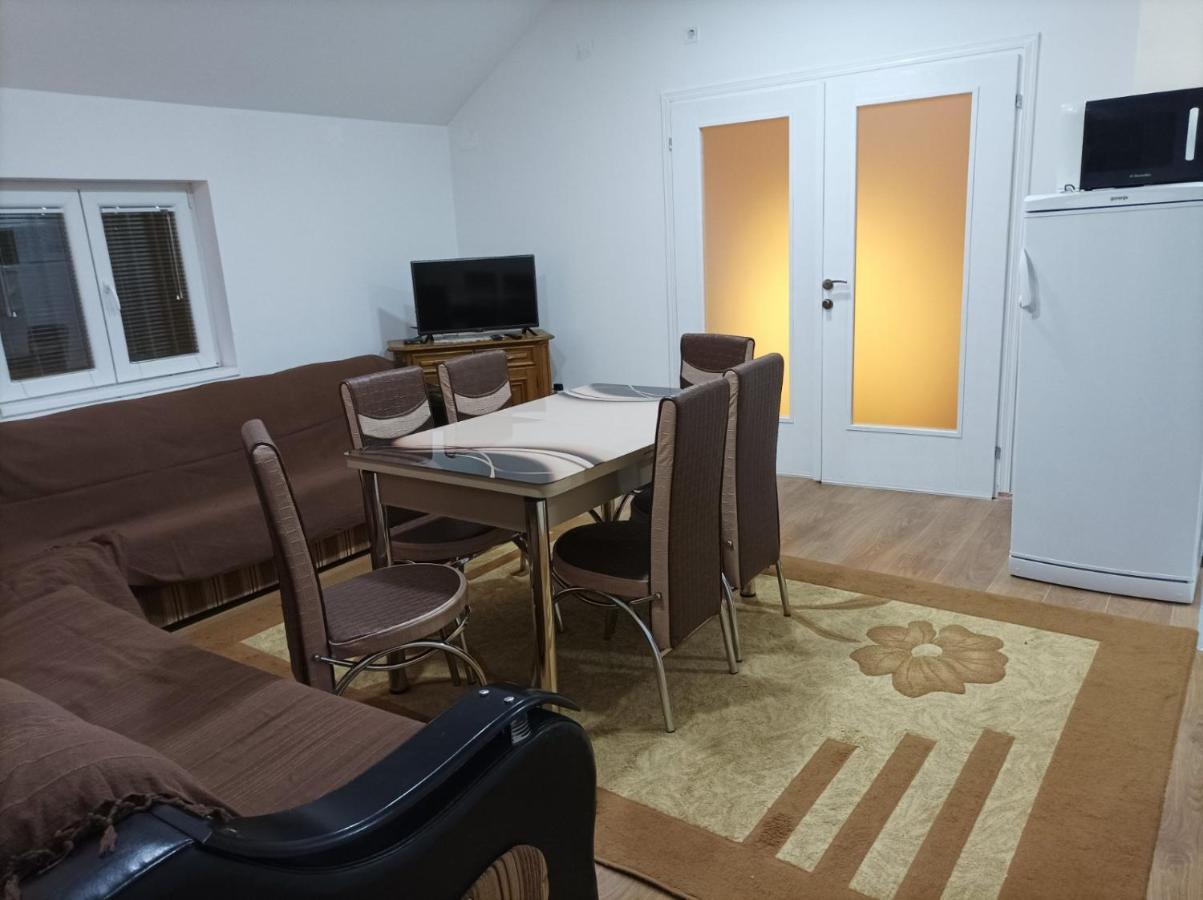 Apartmani Mladenovic Kijevo Kültér fotó