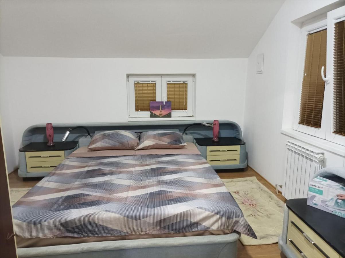 Apartmani Mladenovic Kijevo Kültér fotó